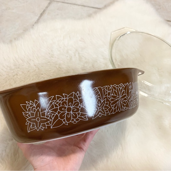 Vintage Pyrex brown Woodland 045 2.5qt casserole dish with lid - Picture 2 of 6